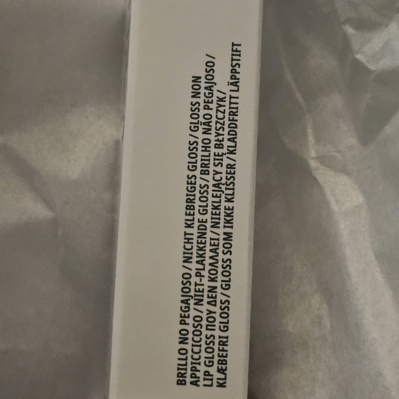 MAC Cosmetics Lipglass in Vibrant Red - Picture 12 of 13